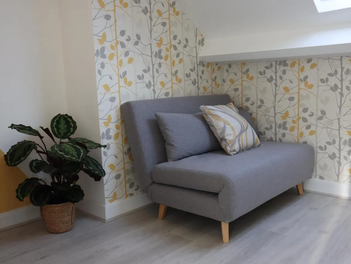 Sheffield 3-Bedroom House With Free Street Parking