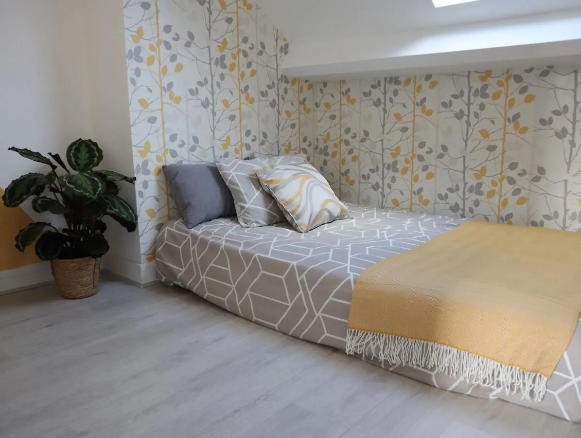 Sheffield 3-Bedroom House With Free Street Parking 0*,