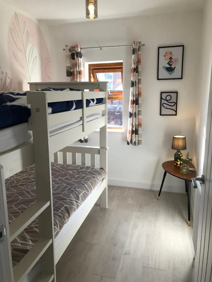 Sheffield 3-Bedroom House With Free Street Parking 0*,  Velká Británie